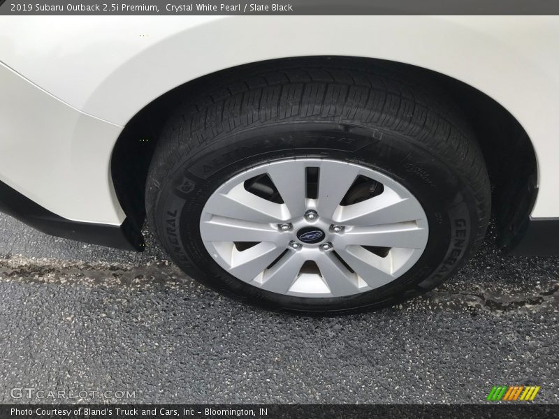 Crystal White Pearl / Slate Black 2019 Subaru Outback 2.5i Premium