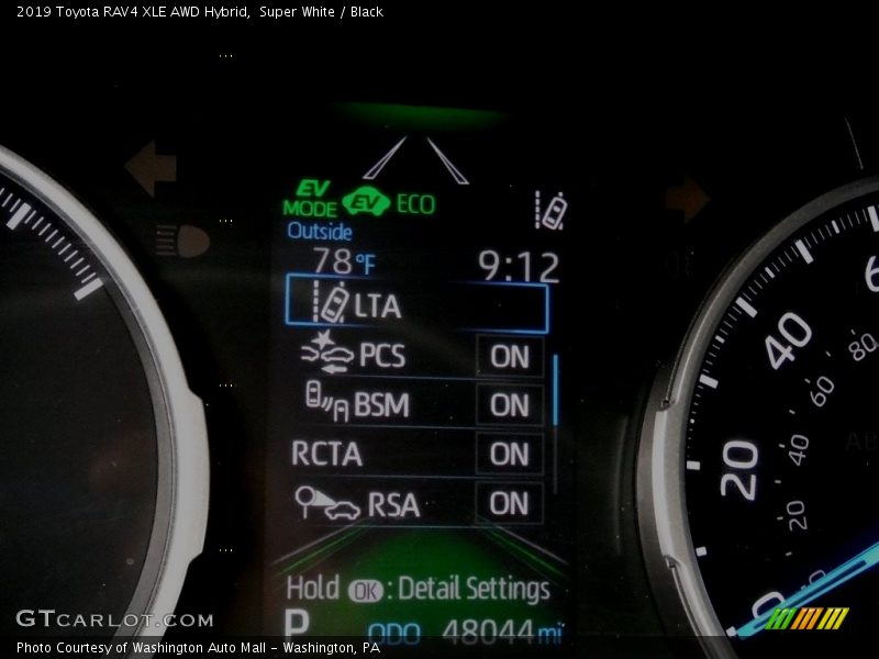 Super White / Black 2019 Toyota RAV4 XLE AWD Hybrid