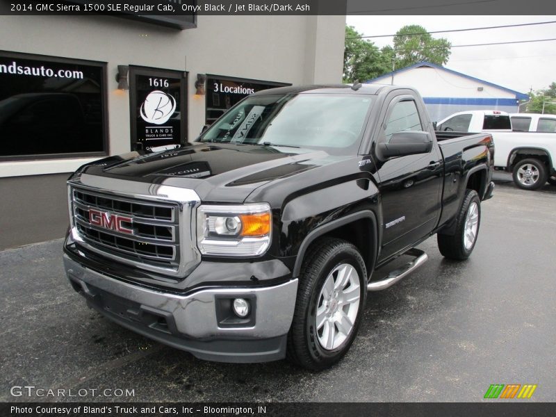 Front 3/4 View of 2014 Sierra 1500 SLE Regular Cab
