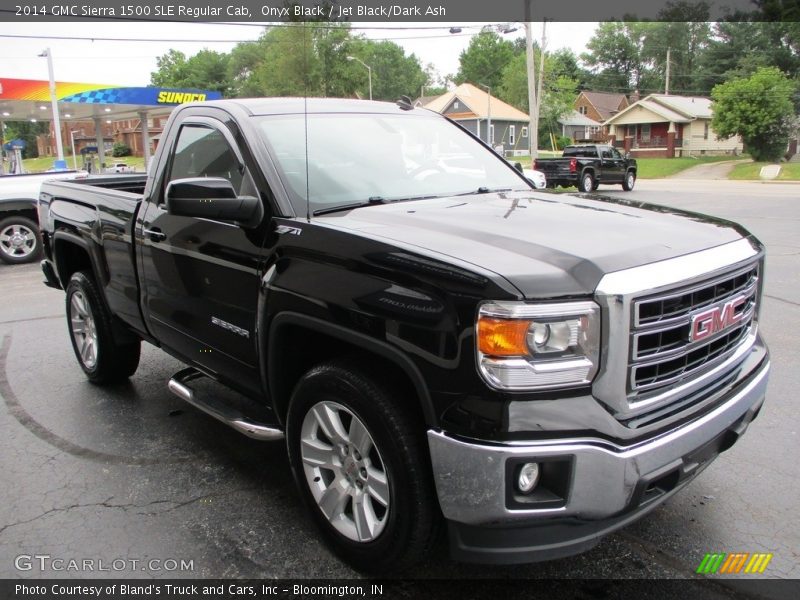Front 3/4 View of 2014 Sierra 1500 SLE Regular Cab