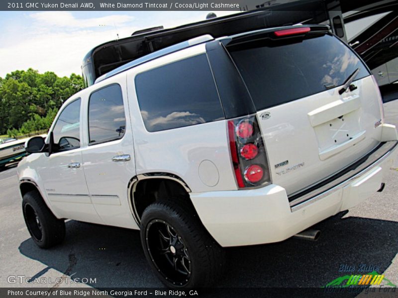 White Diamond Tintcoat / Cocoa/Light Cashmere 2011 GMC Yukon Denali AWD