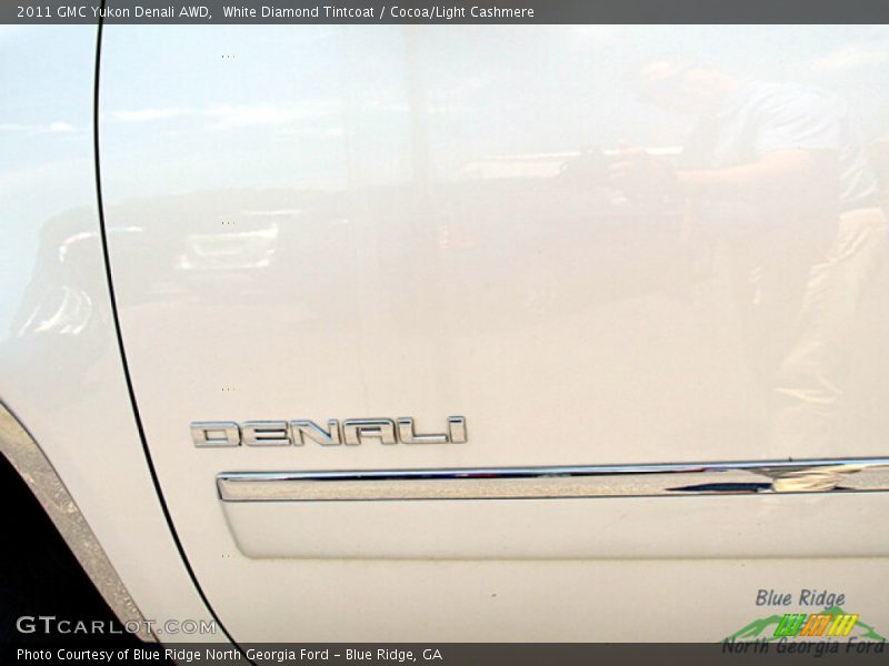 White Diamond Tintcoat / Cocoa/Light Cashmere 2011 GMC Yukon Denali AWD