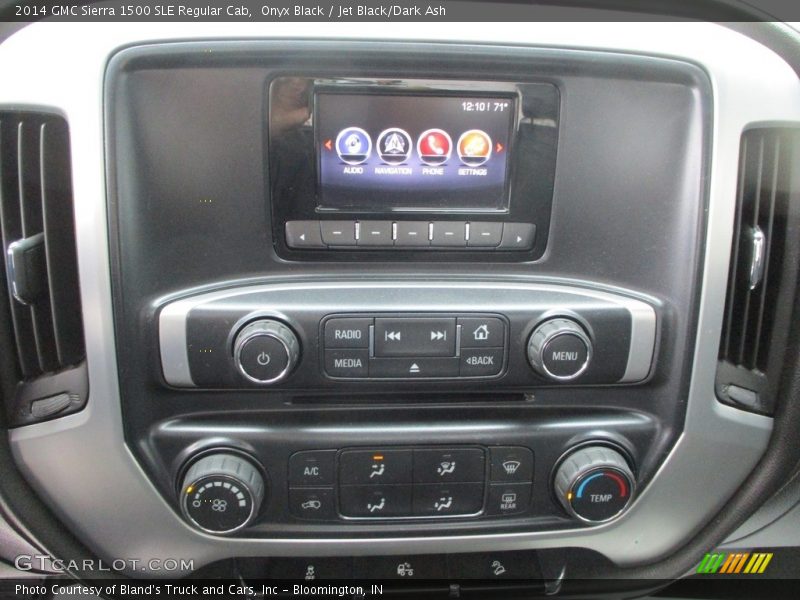 Controls of 2014 Sierra 1500 SLE Regular Cab
