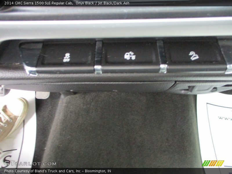 Onyx Black / Jet Black/Dark Ash 2014 GMC Sierra 1500 SLE Regular Cab