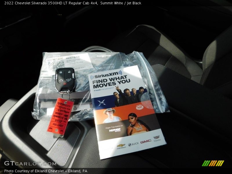 Summit White / Jet Black 2022 Chevrolet Silverado 3500HD LT Regular Cab 4x4