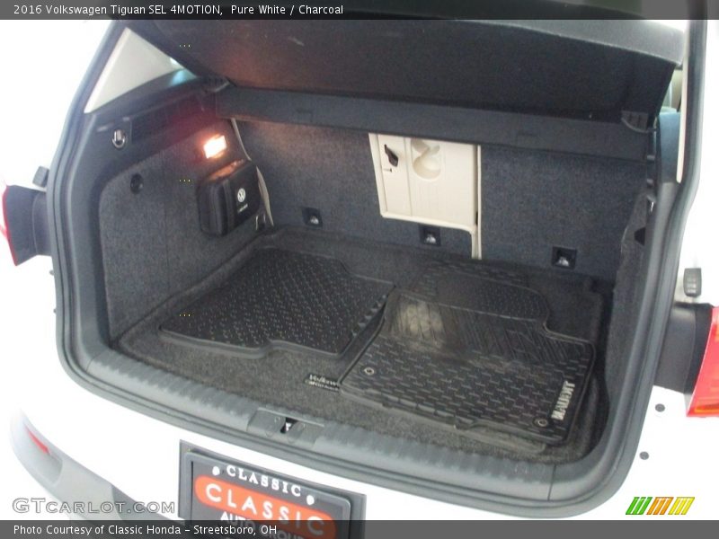 Pure White / Charcoal 2016 Volkswagen Tiguan SEL 4MOTION