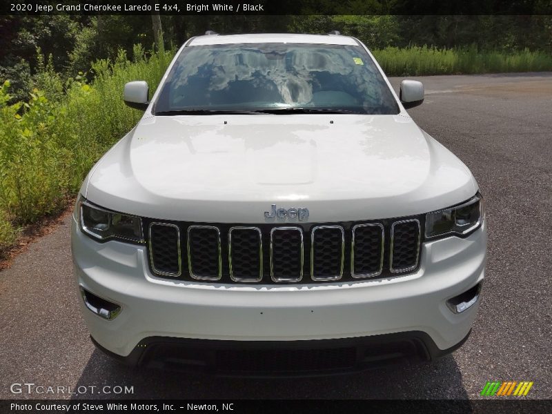 Bright White / Black 2020 Jeep Grand Cherokee Laredo E 4x4