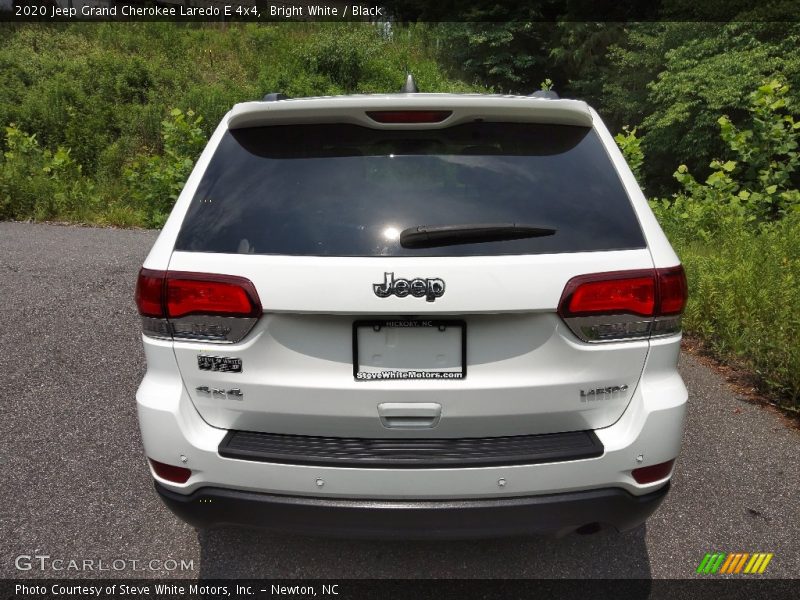 Bright White / Black 2020 Jeep Grand Cherokee Laredo E 4x4