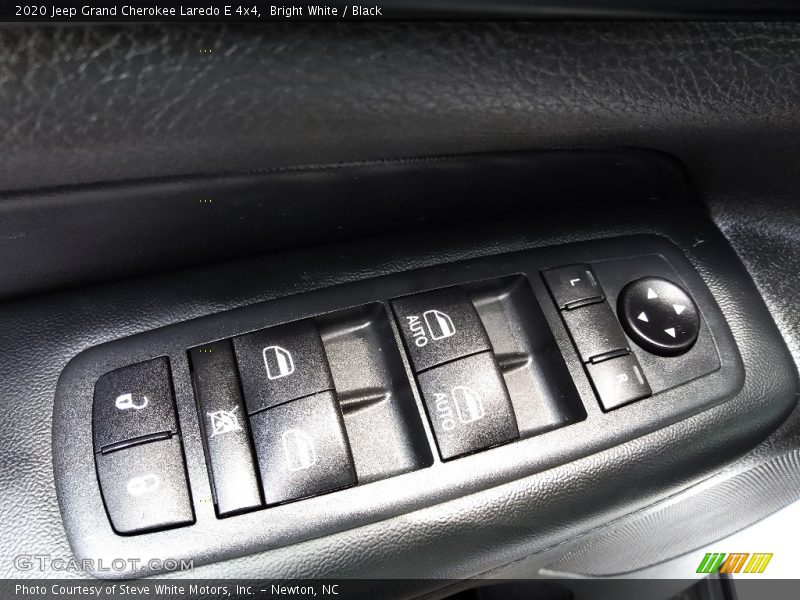 Bright White / Black 2020 Jeep Grand Cherokee Laredo E 4x4