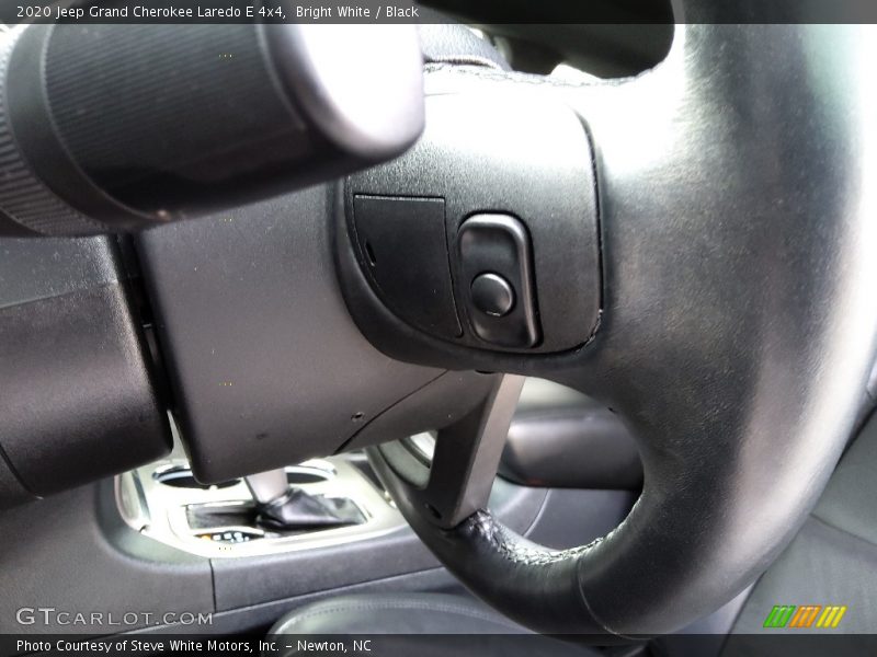 Bright White / Black 2020 Jeep Grand Cherokee Laredo E 4x4