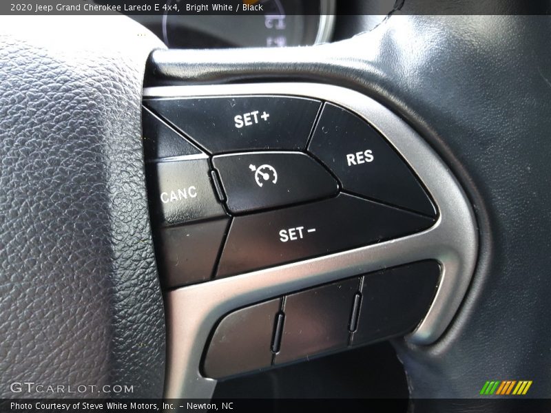 Bright White / Black 2020 Jeep Grand Cherokee Laredo E 4x4