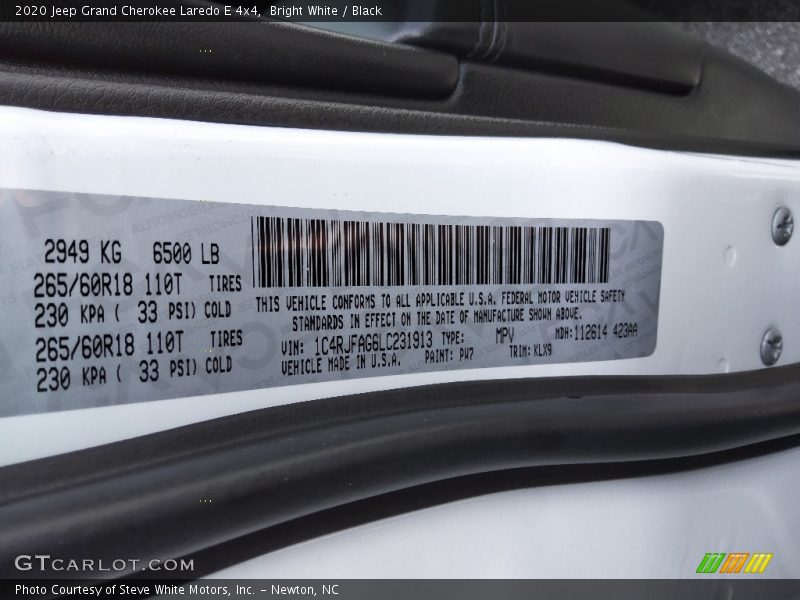 Bright White / Black 2020 Jeep Grand Cherokee Laredo E 4x4