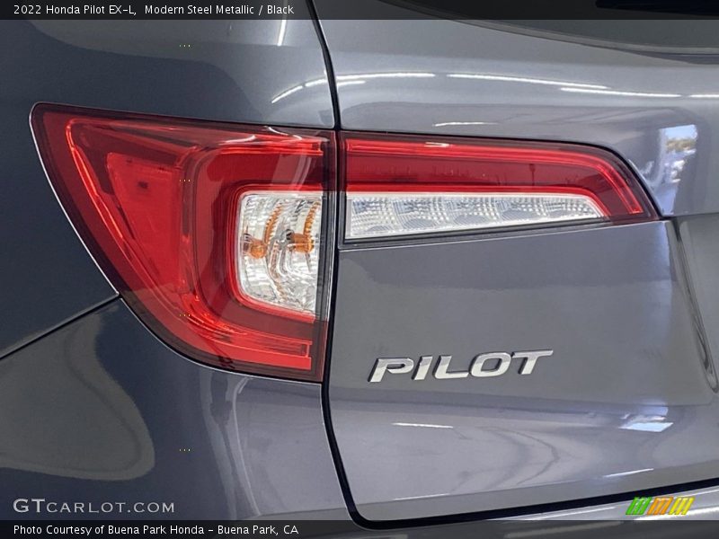 Modern Steel Metallic / Black 2022 Honda Pilot EX-L