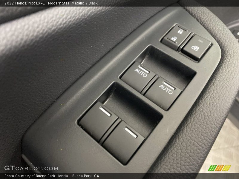 Modern Steel Metallic / Black 2022 Honda Pilot EX-L