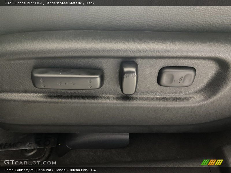 Modern Steel Metallic / Black 2022 Honda Pilot EX-L