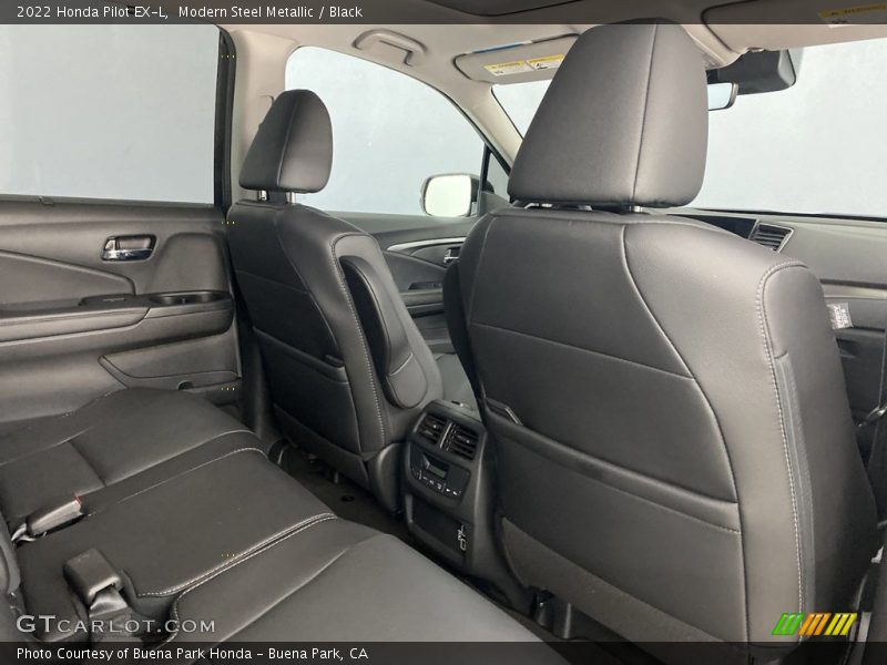 Modern Steel Metallic / Black 2022 Honda Pilot EX-L