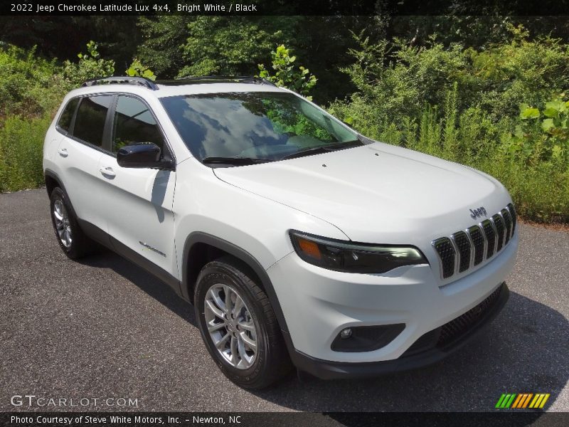Bright White / Black 2022 Jeep Cherokee Latitude Lux 4x4