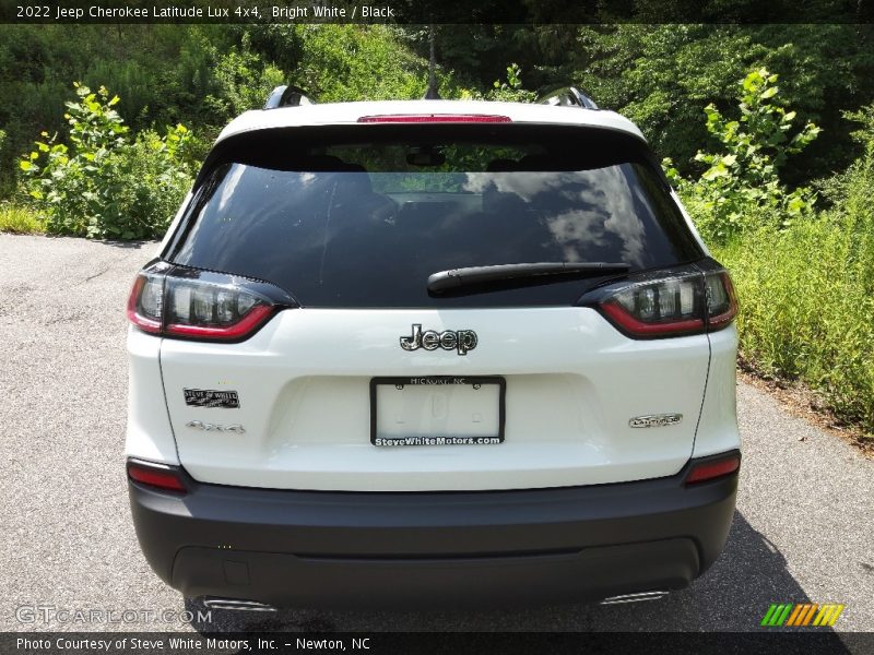 Bright White / Black 2022 Jeep Cherokee Latitude Lux 4x4