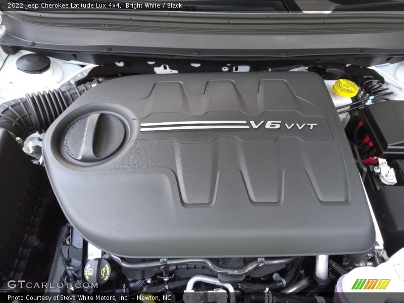 Bright White / Black 2022 Jeep Cherokee Latitude Lux 4x4