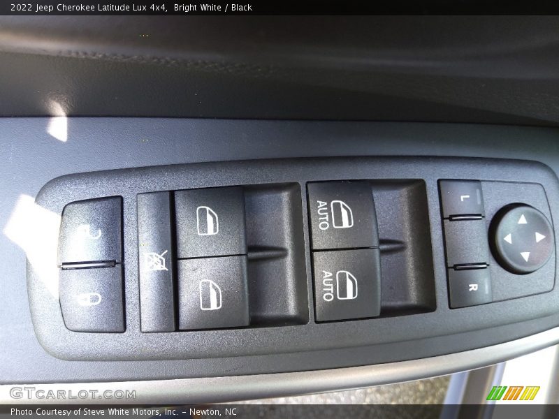 Bright White / Black 2022 Jeep Cherokee Latitude Lux 4x4