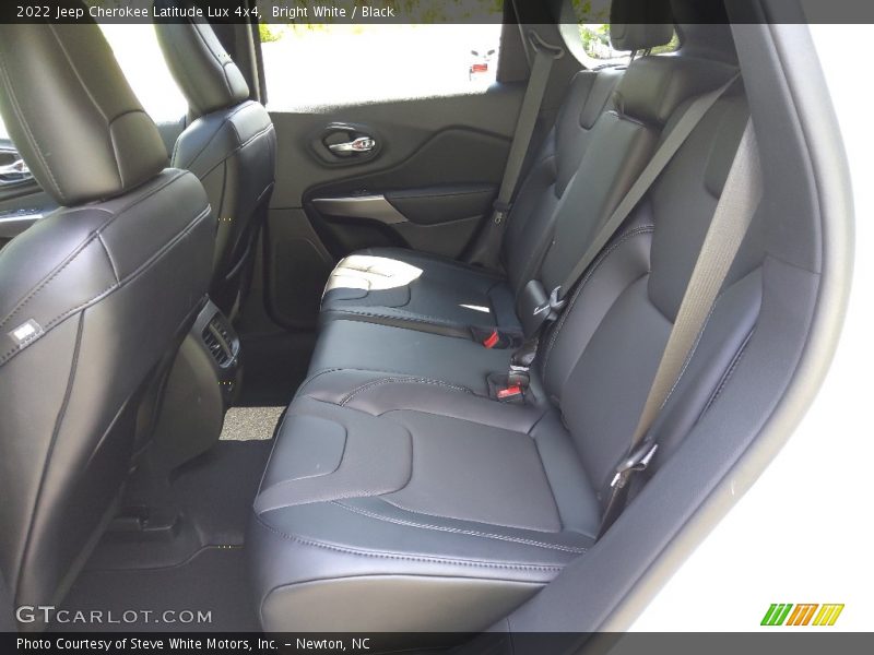 Bright White / Black 2022 Jeep Cherokee Latitude Lux 4x4