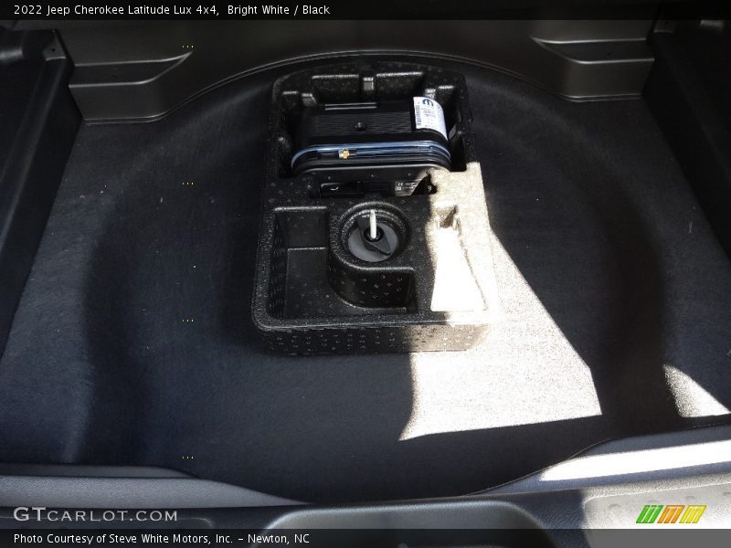 Bright White / Black 2022 Jeep Cherokee Latitude Lux 4x4