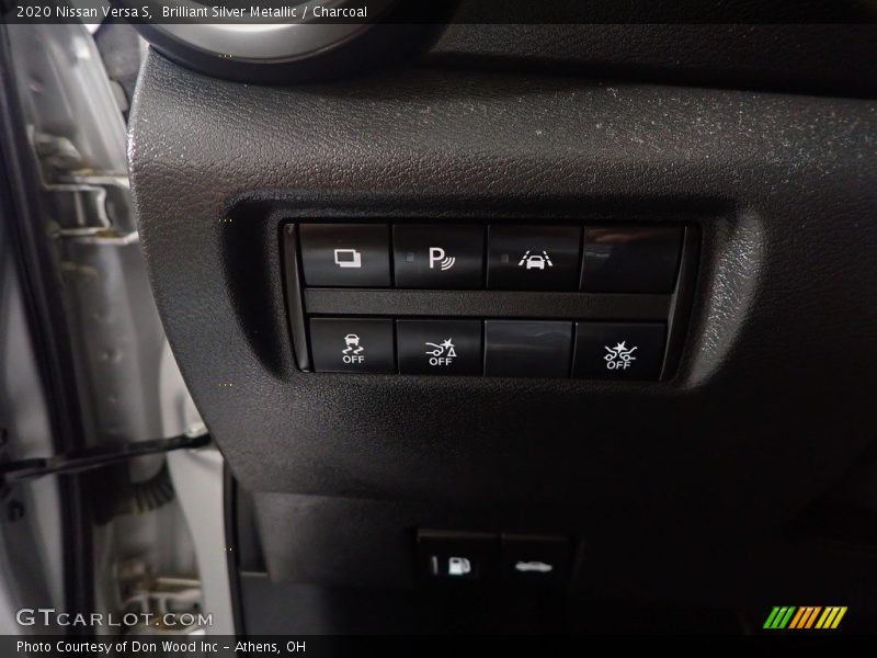 Brilliant Silver Metallic / Charcoal 2020 Nissan Versa S