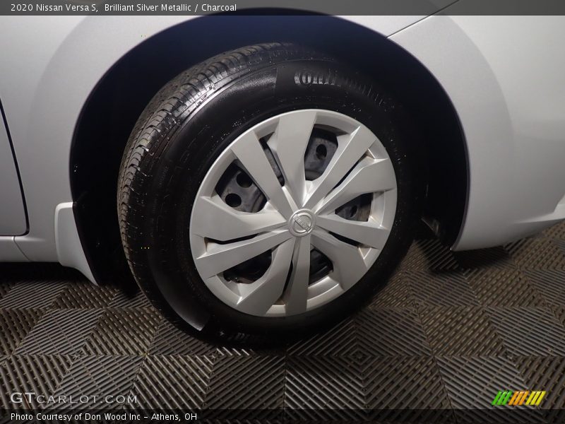 Brilliant Silver Metallic / Charcoal 2020 Nissan Versa S