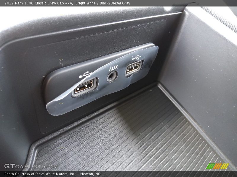 Bright White / Black/Diesel Gray 2022 Ram 1500 Classic Crew Cab 4x4