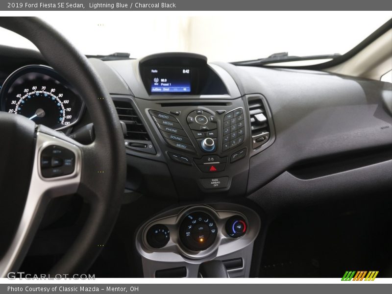 Lightning Blue / Charcoal Black 2019 Ford Fiesta SE Sedan