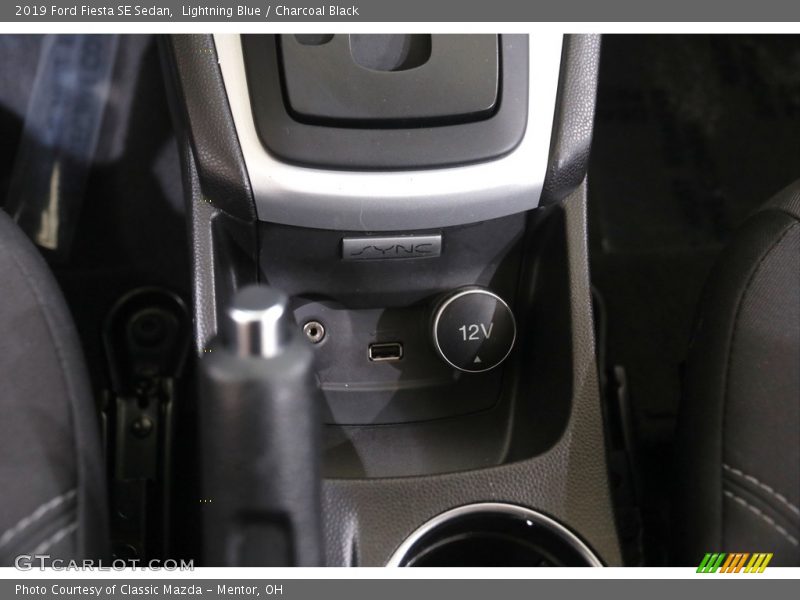 Lightning Blue / Charcoal Black 2019 Ford Fiesta SE Sedan