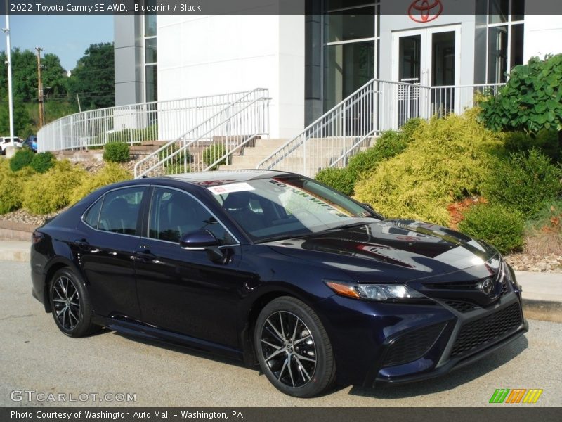 Front 3/4 View of 2022 Camry SE AWD