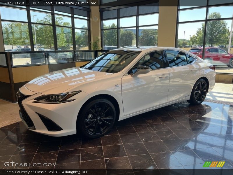 Front 3/4 View of 2022 ES 300h F Sport