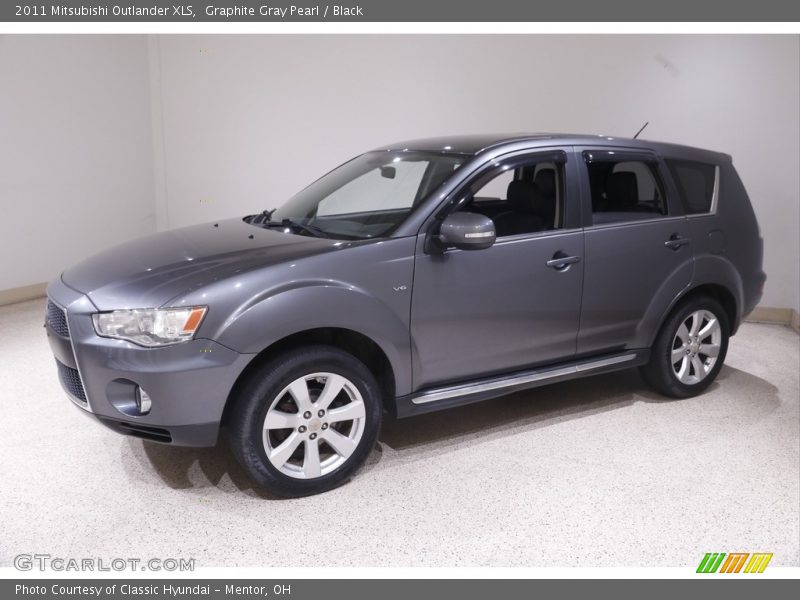 Front 3/4 View of 2011 Outlander XLS