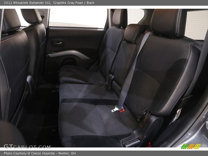 Graphite Gray Pearl / Black 2011 Mitsubishi Outlander XLS