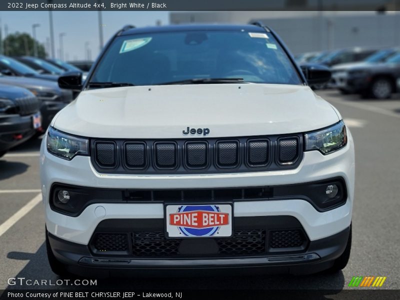 Bright White / Black 2022 Jeep Compass Altitude 4x4