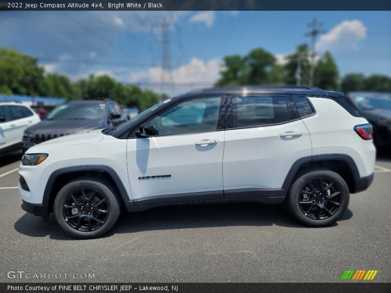Bright White / Black 2022 Jeep Compass Altitude 4x4