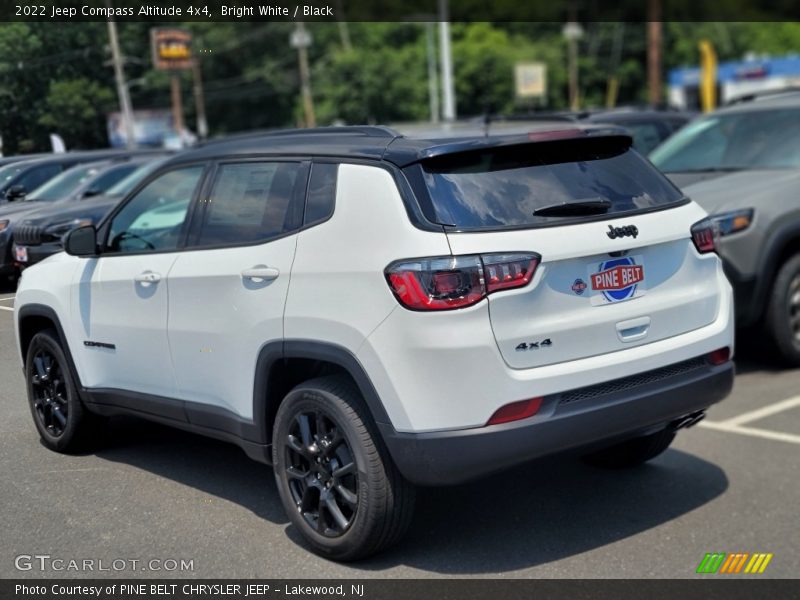 Bright White / Black 2022 Jeep Compass Altitude 4x4