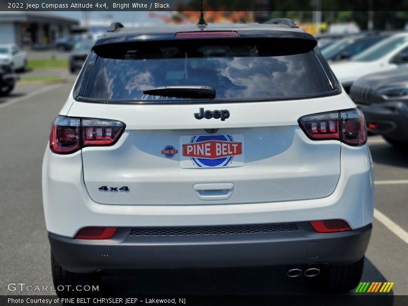 Bright White / Black 2022 Jeep Compass Altitude 4x4