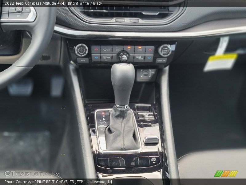 Bright White / Black 2022 Jeep Compass Altitude 4x4