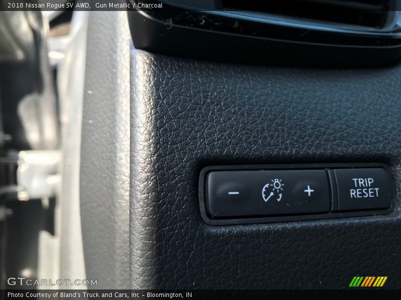 Gun Metallic / Charcoal 2018 Nissan Rogue SV AWD