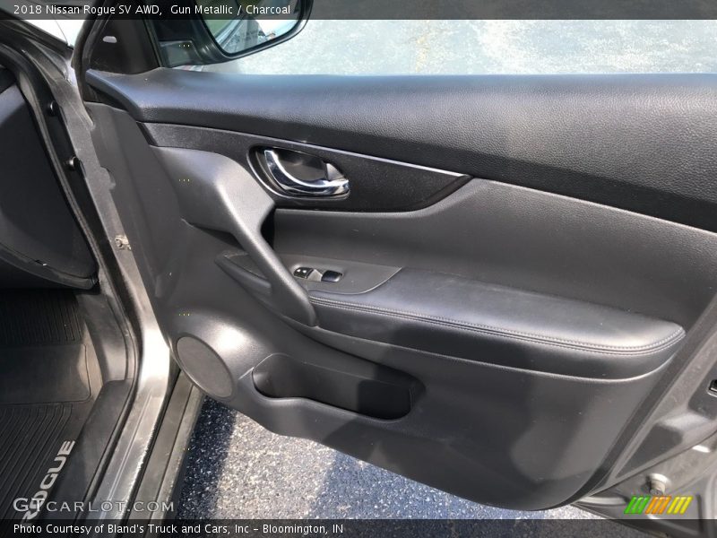 Gun Metallic / Charcoal 2018 Nissan Rogue SV AWD
