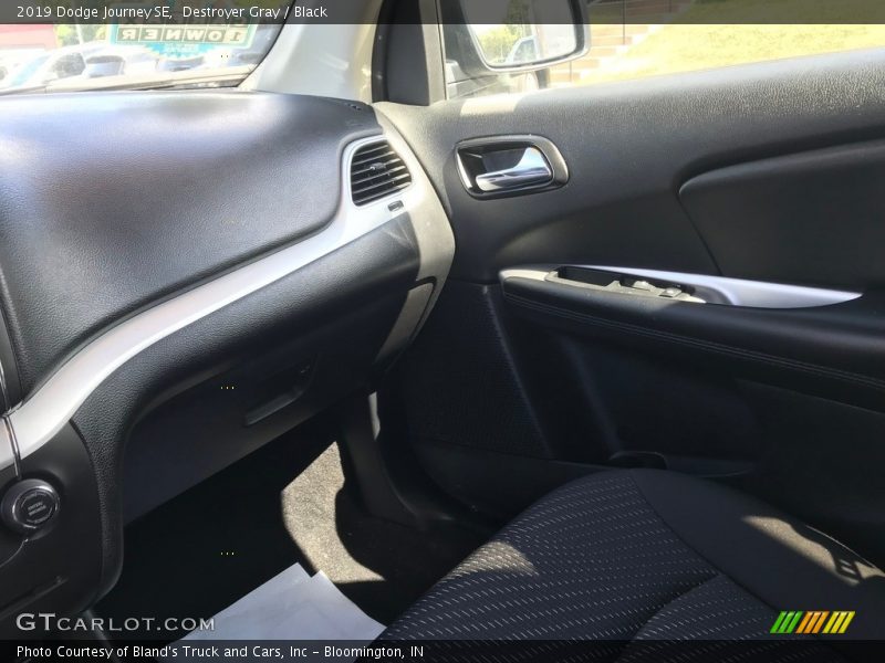 Destroyer Gray / Black 2019 Dodge Journey SE