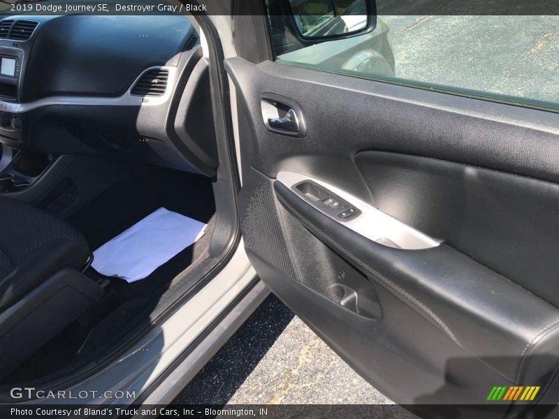 Destroyer Gray / Black 2019 Dodge Journey SE