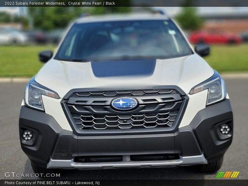 Crystal White Pearl / Black 2022 Subaru Forester Wilderness
