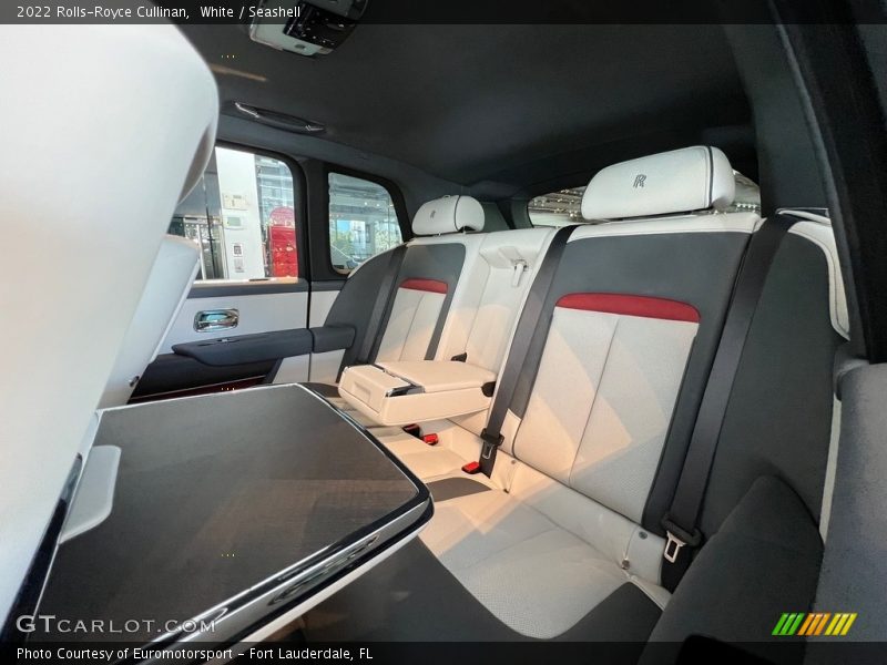 White / Seashell 2022 Rolls-Royce Cullinan