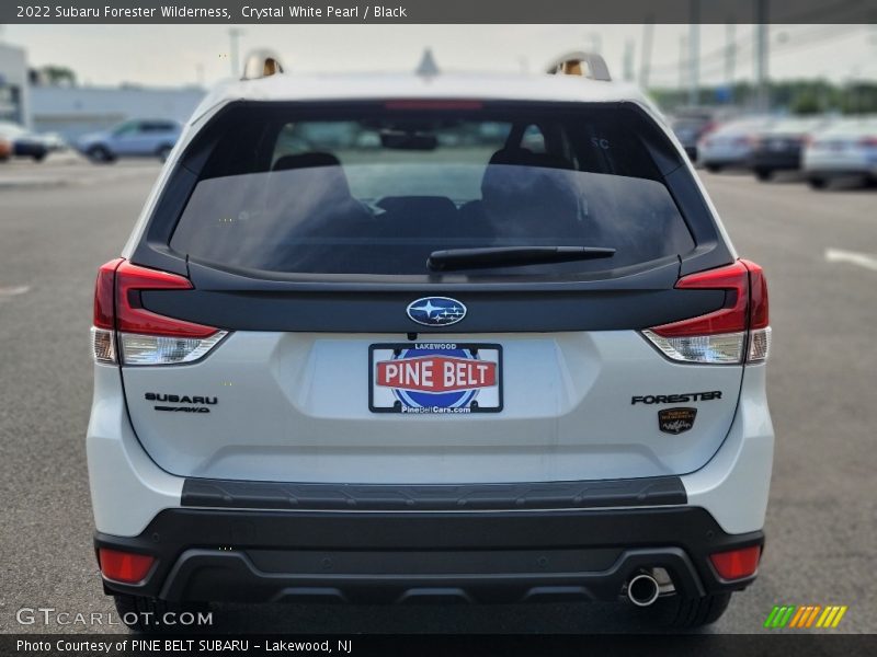 Crystal White Pearl / Black 2022 Subaru Forester Wilderness