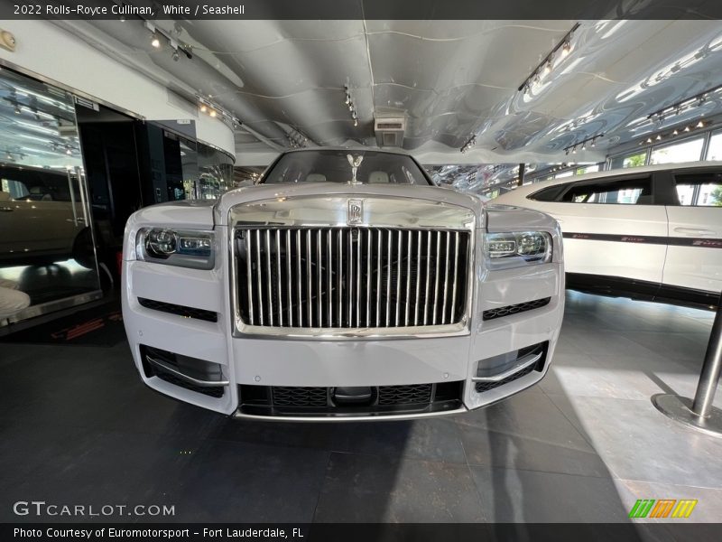 White / Seashell 2022 Rolls-Royce Cullinan