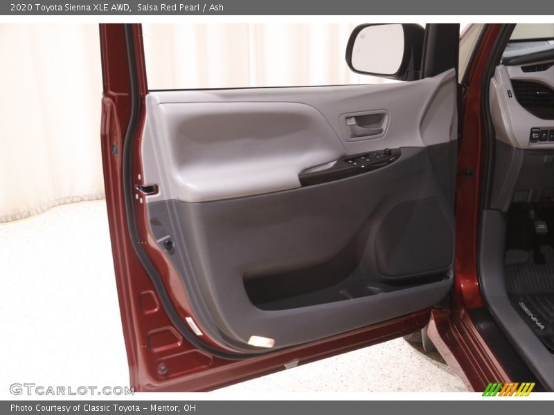 Door Panel of 2020 Sienna XLE AWD