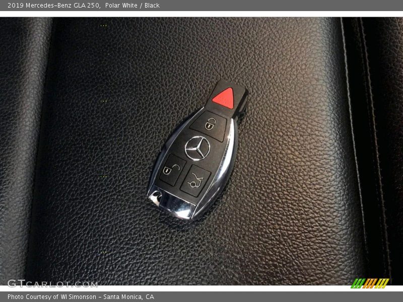 Polar White / Black 2019 Mercedes-Benz GLA 250